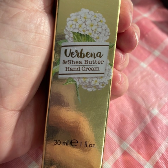 🎈SALE🎈🎀 #17.MAKEUP BUNDLE🎀 - Picture 7 of 12